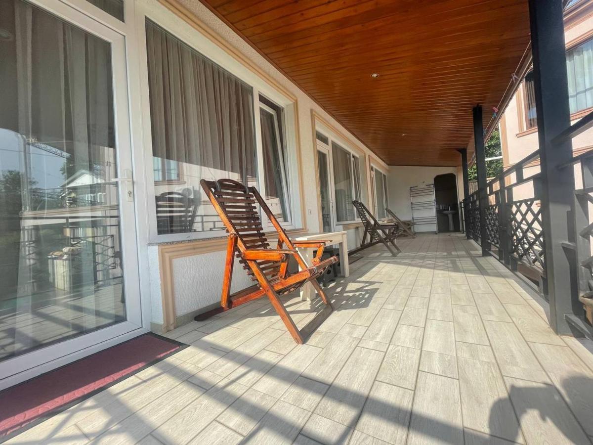 מחינג'אורי Guest House Nino מראה חיצוני תמונה