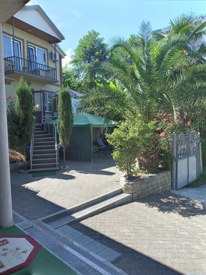 מחינג'אורי Guest House Nino מראה חיצוני תמונה